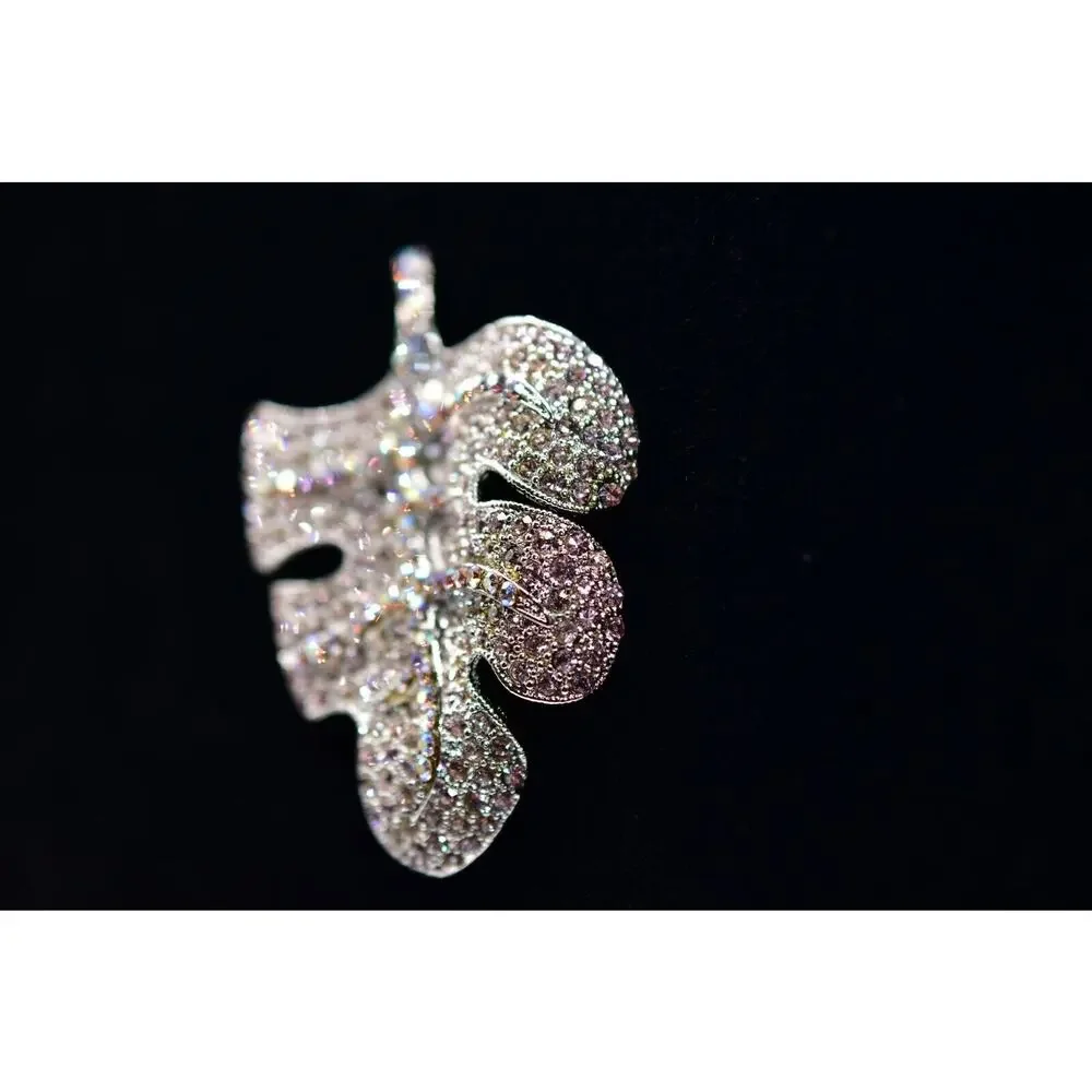 Unbranded gorgeous pin
